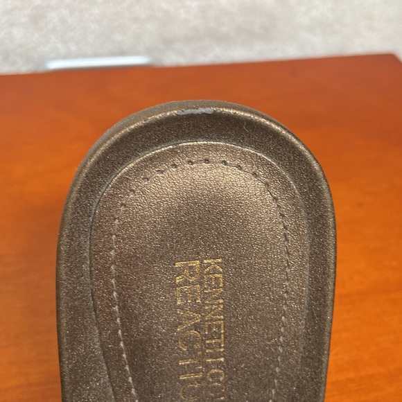 kenneth cole reaction bronze thong sandals - Picture 7 of 15